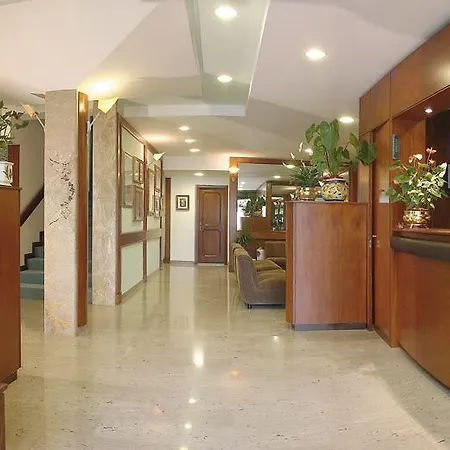 فندق Milton Iris 3*