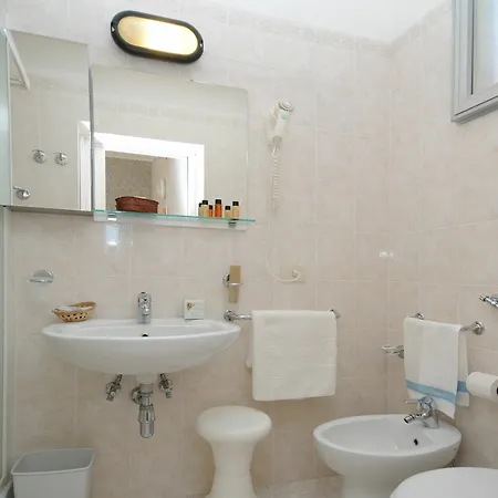 Milton Iris 酒店 3*
