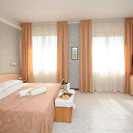 Hotel Milton Iris 3*