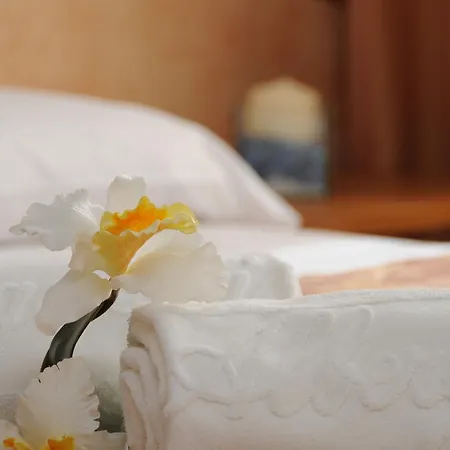 Hotel Milton Iris 3*
