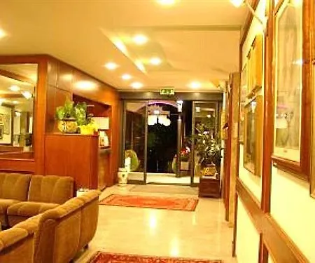 Hotel Milton Iris 3*
