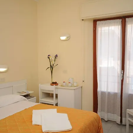 Milton Iris Hotel 3*