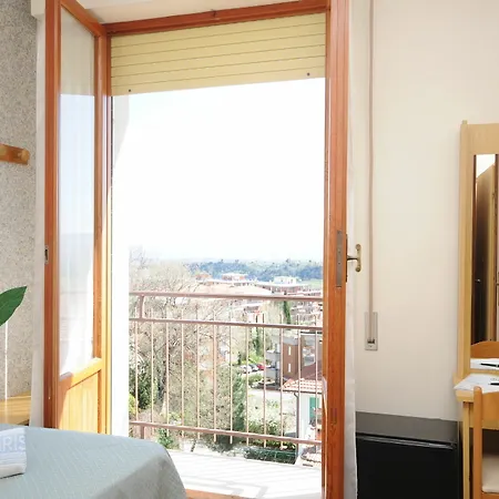 Milton Iris Hotel 3*