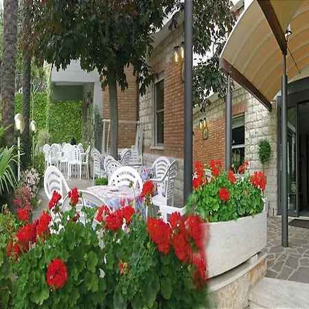 Hotel Milton Iris 3*