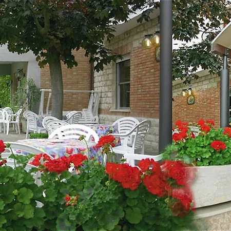 Milton Iris Hotel 3*